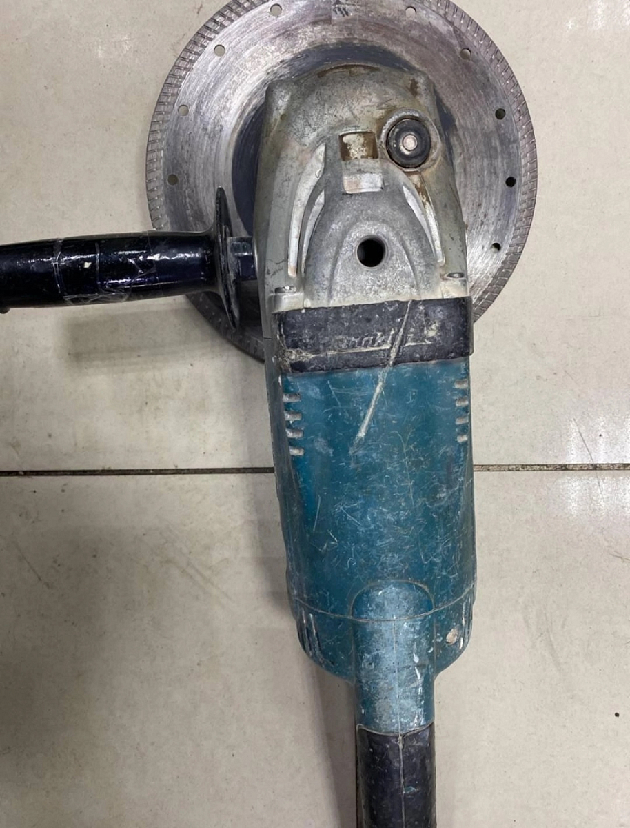 Угловая шлифмашина Makita GA9020 (230 мм, число об/мин 6600) в Костроме