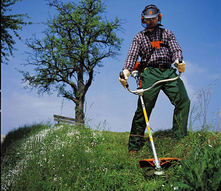 Как работать бензотриммером