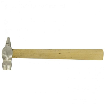 Изображение товара Слесарный молоток Россия 10240 500г со стальной головкой и деревянной рукояткой