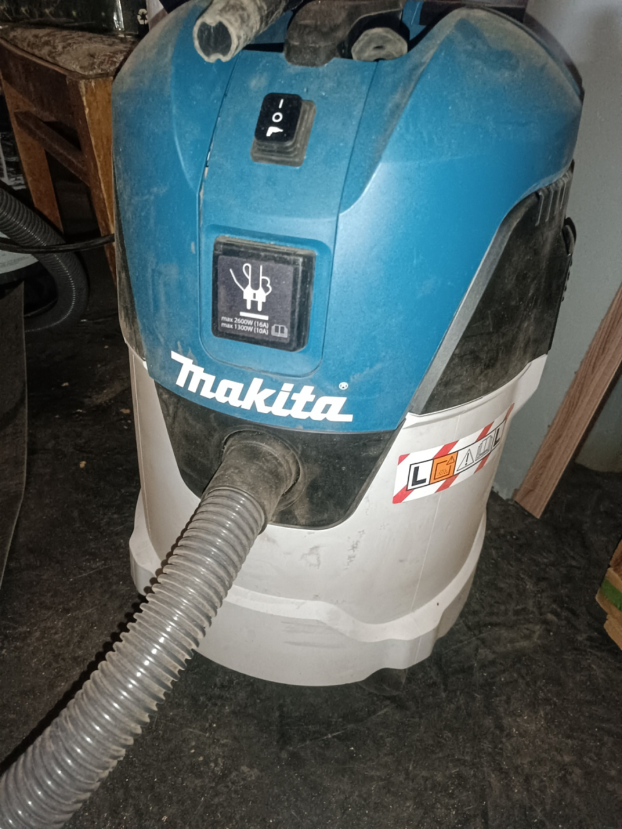 Строительный пылесос Makita VC2512L + пылесборный мешок (5шт) в Костроме