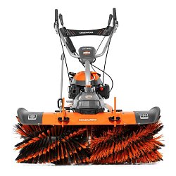 Машина подметальная бензиновая Daewoo DASC 70100E (мощность 7 л.с., вес 86 кг, тяговый привод)