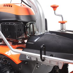 Бензиновая подметальная машина Patriot S 610 P (мощность 5.5 лошадиных сил, ширина 1000 мм, колеса)