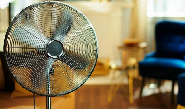 Какой вентилятор лучше: колонный или лопастной