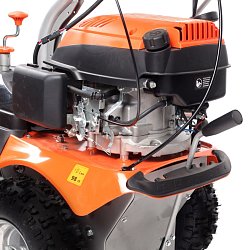 Бензиновая подметальная машина Patriot S 610 P (мощность 5.5 лошадиных сил, ширина 1000 мм, колеса)