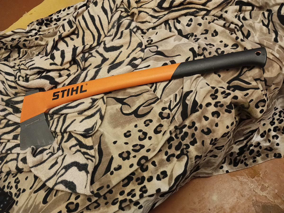 Топор STIHL 00008816800 с полиамидной рукояткой (640г) в Твери