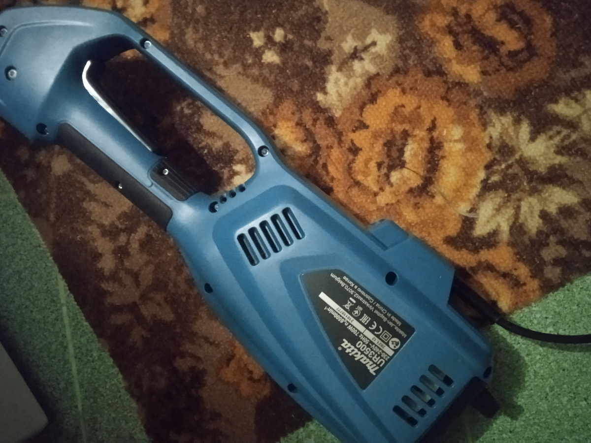 Электрический триммер для травы Makita UR3500 (0.7 кВт двигатель, гибкий вал, леска) в Ярославле