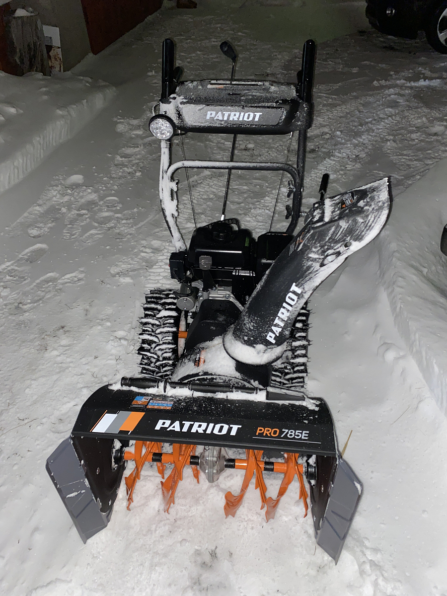 Колесный бензиновый снегоуборщик Patriot 785E PRO (ширина захвата 61 см, мощность 7.8 л.с., вес 71 кг)